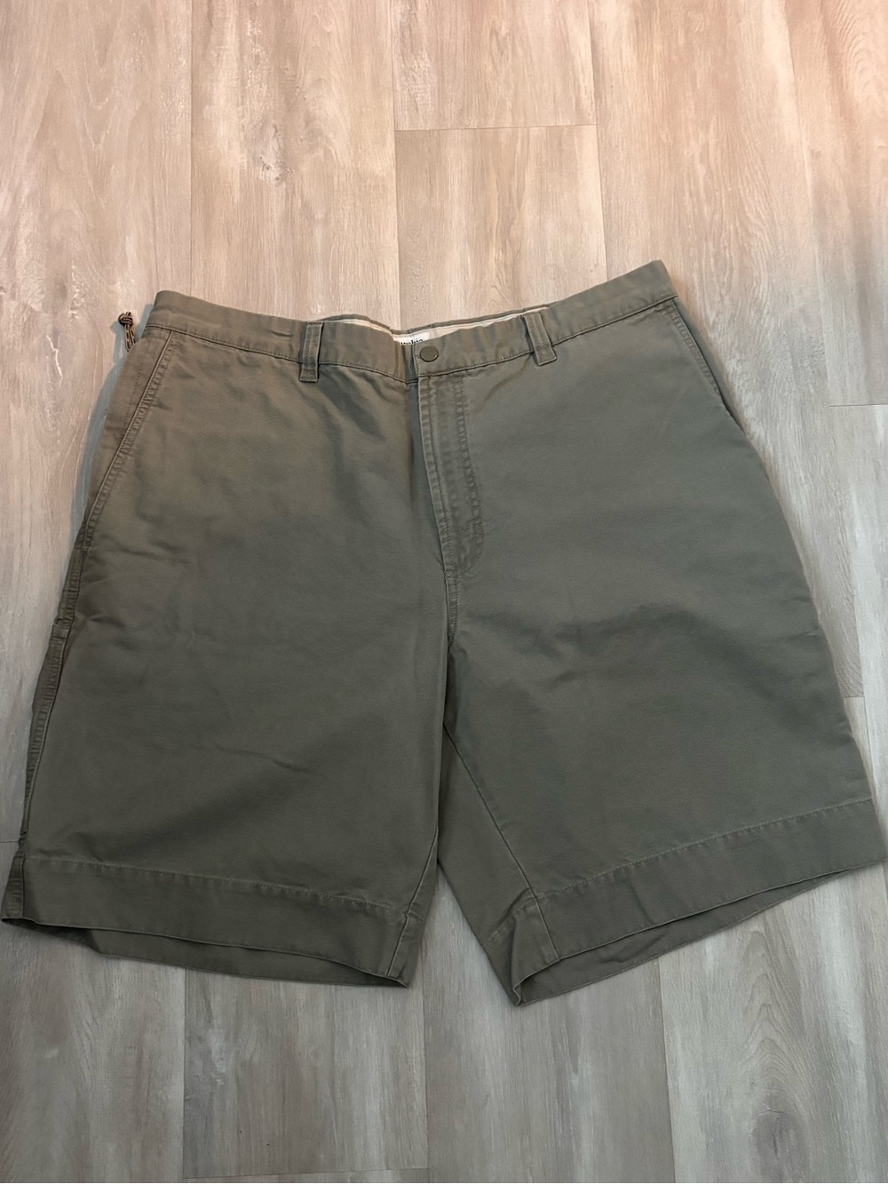Columbia Sportswear Company Flat Front Shorts 40W